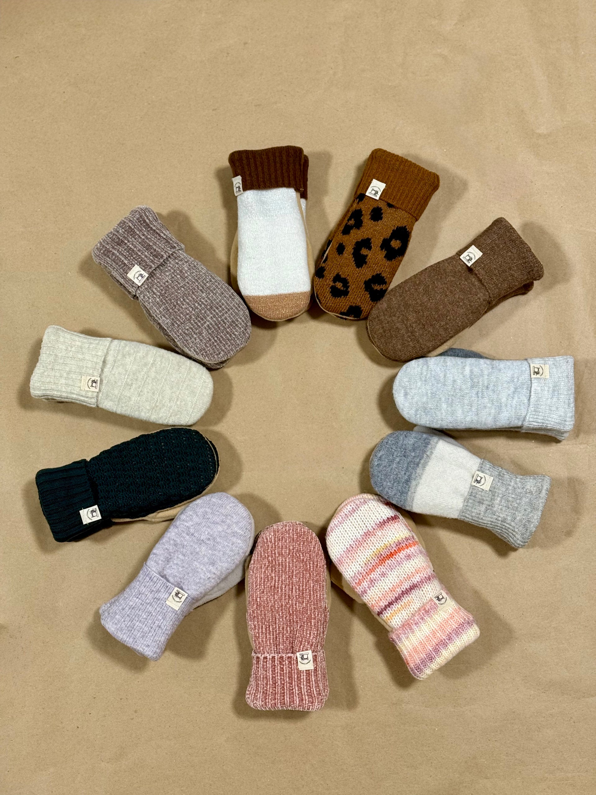 ADULT Mittens – Hafsew's Creations