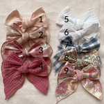 Load image into Gallery viewer, Summer colours Lylas Bows
